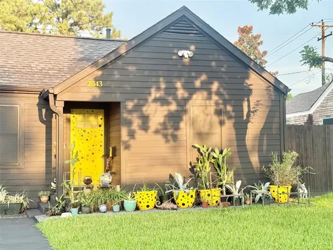 2043 Des Jardines Street Houston TX 77023