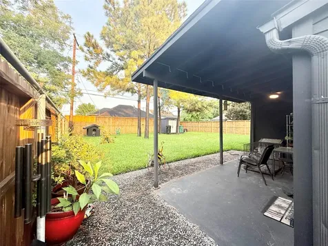 2043 Des Jardines Street Houston TX 77023