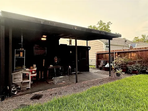 2043 Des Jardines Street Houston TX 77023
