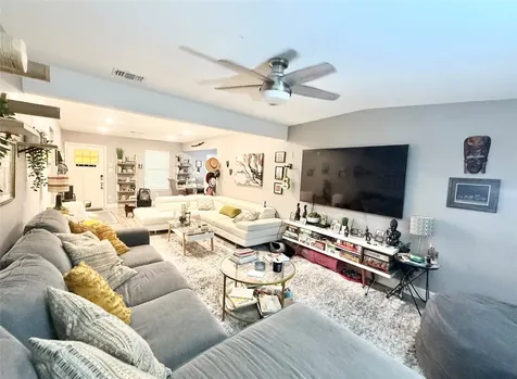 2043 Des Jardines Street Houston TX 77023