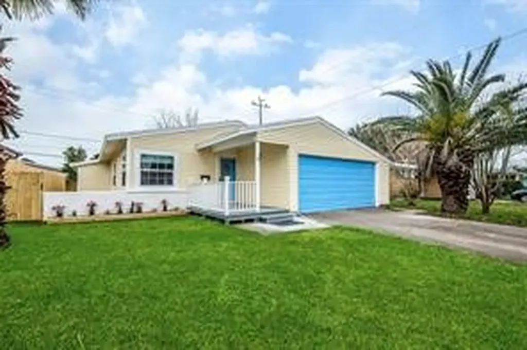 9 Manor Way Galveston TX 77550