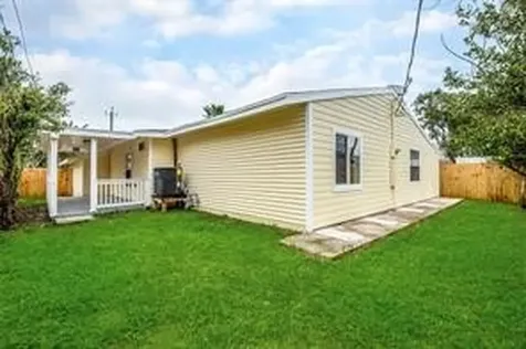 9 Manor Way Galveston TX 77550