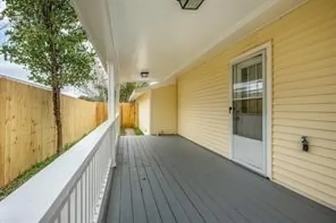 9 Manor Way Galveston TX 77550
