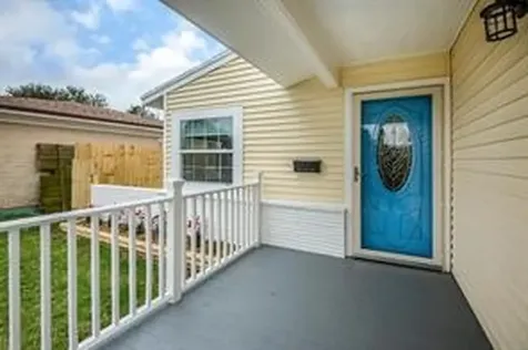 9 Manor Way Galveston TX 77550