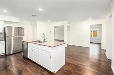 9 Manor Way Galveston TX 77550
