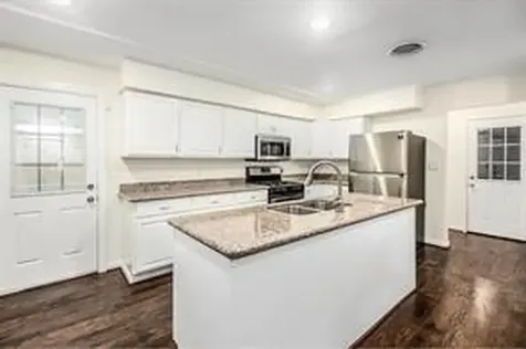 9 Manor Way Galveston TX 77550