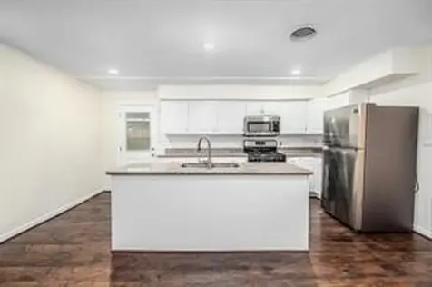 9 Manor Way Galveston TX 77550