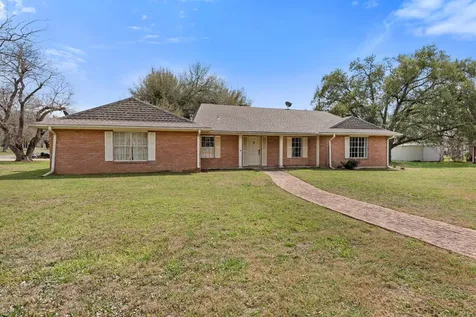 608 E Barton Street Calvert TX 77837