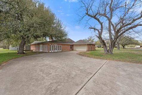 608 E Barton Street Calvert TX 77837