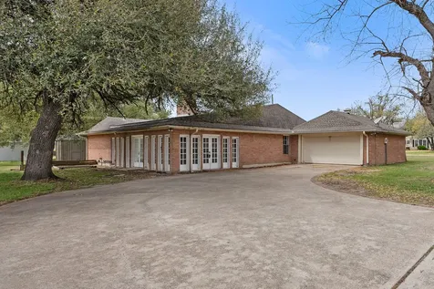 608 E Barton Street Calvert TX 77837