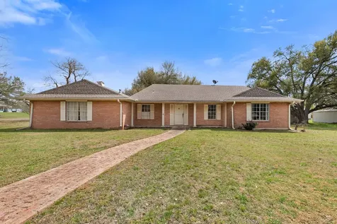 608 E Barton Street Calvert TX 77837