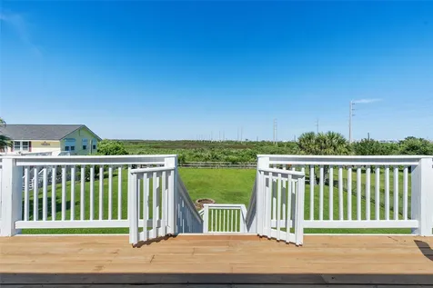 3527 9 Mile Road Galveston TX 77554