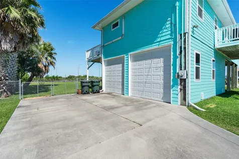 3527 9 Mile Road Galveston TX 77554