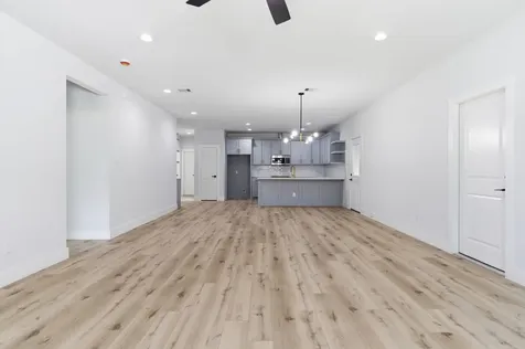 7040 Kinney Street Houston TX 77087