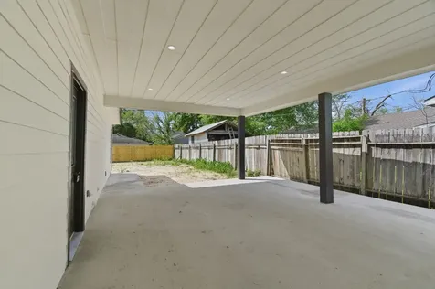 7040 Kinney Street Houston TX 77087