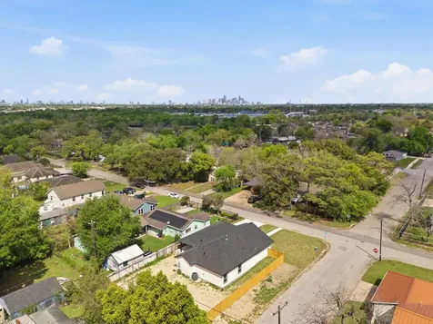 7040 Kinney Street Houston TX 77087