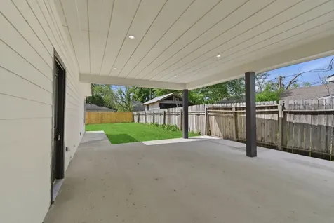 7040 Kinney Street Houston TX 77087