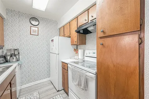 3075 Walnut Bend Lane 28 Houston TX 77042