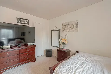 3075 Walnut Bend Lane 28 Houston TX 77042