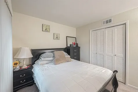 3075 Walnut Bend Lane 28 Houston TX 77042