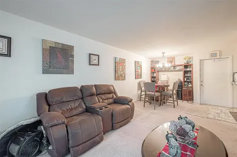 3075 Walnut Bend Lane 28 Houston TX 77042