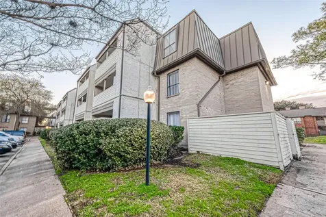 3075 Walnut Bend Lane 28 Houston TX 77042
