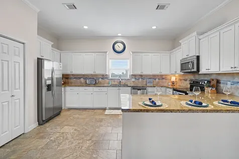 437 Pompano Street Bayou Vista TX 77563