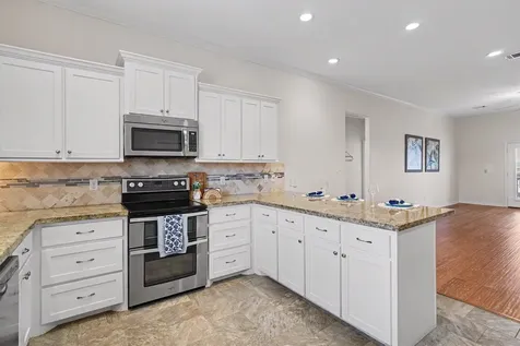 437 Pompano Street Bayou Vista TX 77563