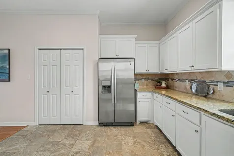 437 Pompano Street Bayou Vista TX 77563