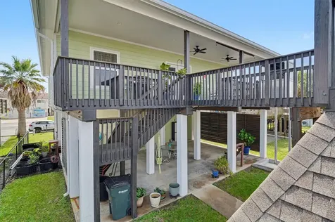 437 Pompano Street Bayou Vista TX 77563