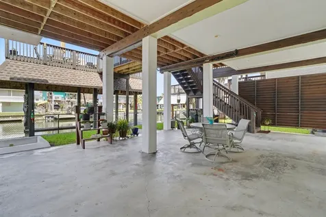 437 Pompano Street Bayou Vista TX 77563