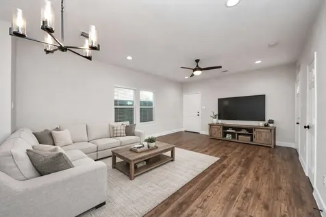 6910 J W Peavy Drive Houston TX 77011