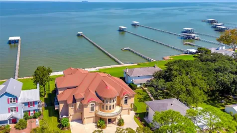 2611 Bayshore Drive Bacliff TX 77518