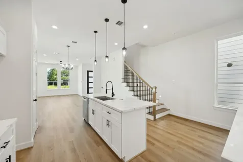 418 Delaware Street Houston TX 77029