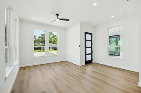 418 Delaware Street Houston TX 77029