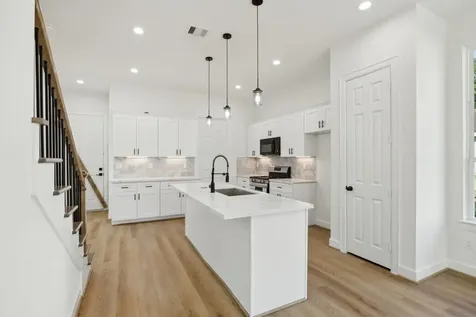 418 Delaware Street Houston TX 77029