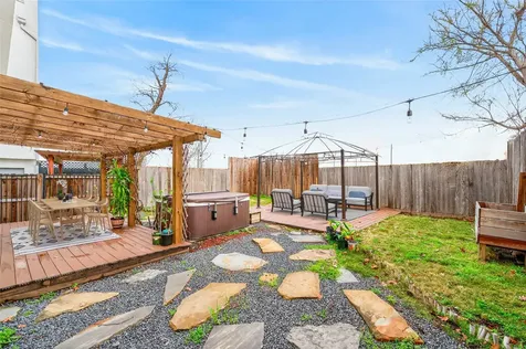 4608 Nett Street C Houston TX 77007