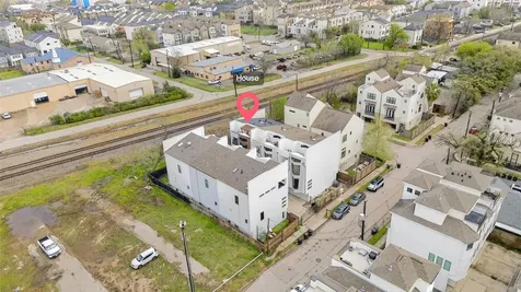 4608 Nett Street C Houston TX 77007