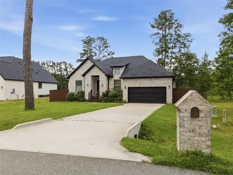 1002 Four Fountains Street New Caney TX 77357