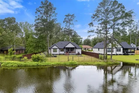 1002 Four Fountains Street New Caney TX 77357