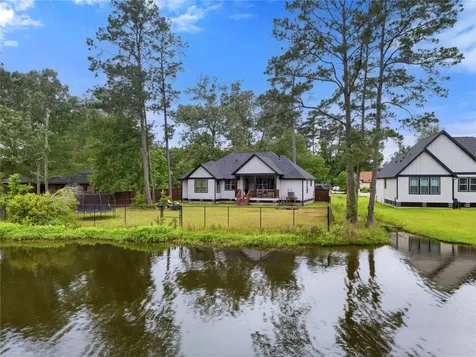 1002 Four Fountains Street New Caney TX 77357