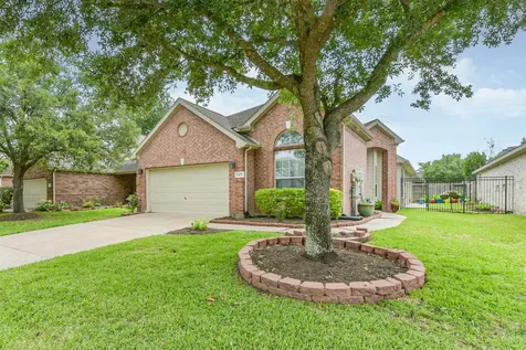 2409 Ameno Drive Pearland TX 77581