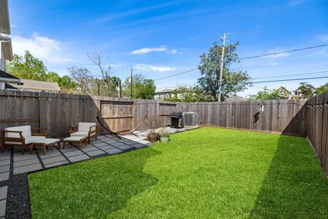 817 W 19th Street Houston TX 77008