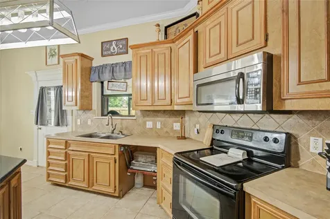 1000 Cardinal Drive Richwood TX 77566