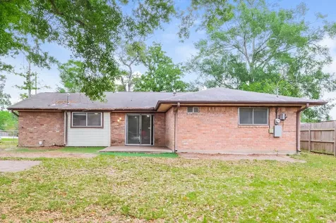 200 Montrose Circle Conroe TX 77301