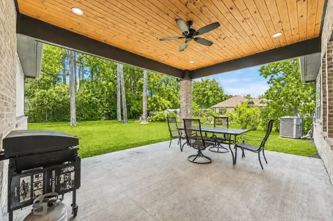 935 Four Fountains Street New Caney TX 77357