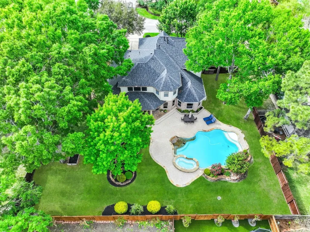 609 Forest Bend Lane Friendswood TX 77546