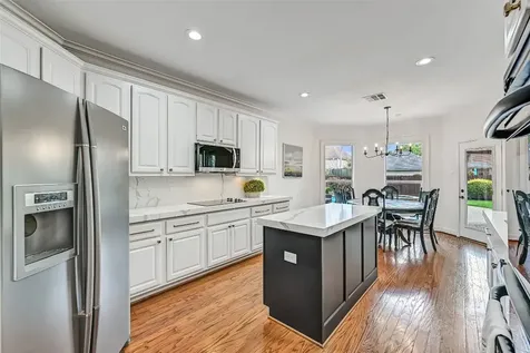 609 Forest Bend Lane Friendswood TX 77546