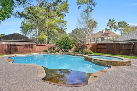 609 Forest Bend Lane Friendswood TX 77546