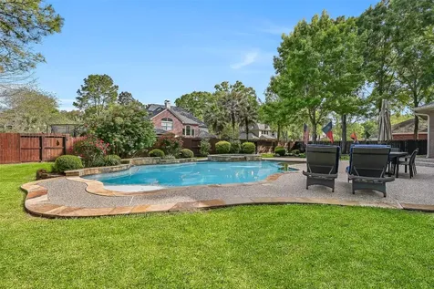 609 Forest Bend Lane Friendswood TX 77546